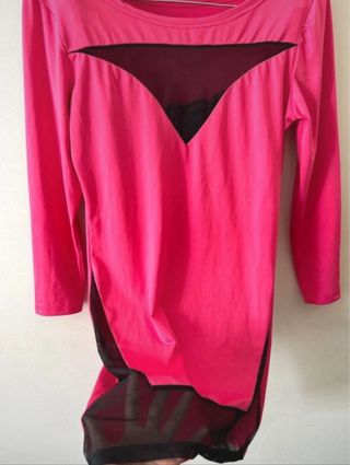 Vestido fucsia con malla
