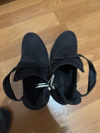 Botas negras tacón abierto