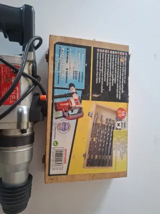 Martillo percutor con brocas 1100