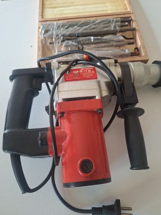 Martillo percutor con brocas 1100