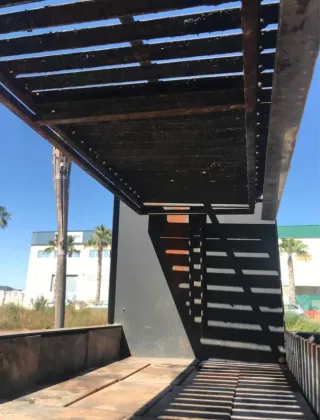 Barbacoa de metal robusta