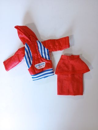 Muñeca Barbie con ropa, años 80