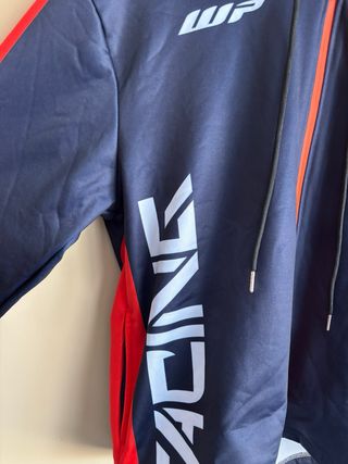 Chaqueta KTM con capucha azul y roja
