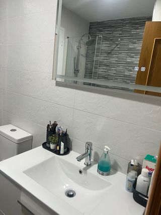 Alquilo habitación a chica estudiante.