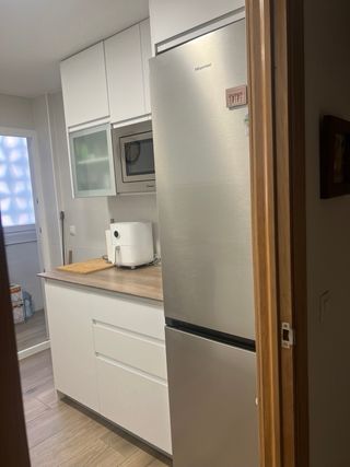 Alquilo habitación a chica estudiante.