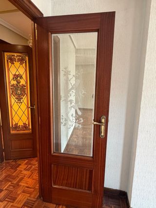 6 Puertas de madera con vidrieras y 3 sin cristal