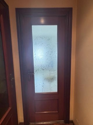 6 Puertas de madera con vidrieras y 3 sin cristal
