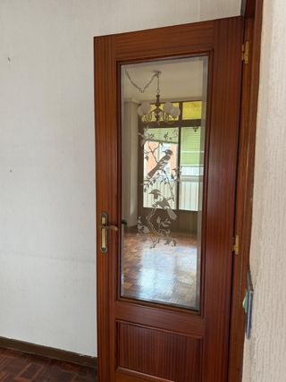 6 Puertas de madera con vidrieras y 3 sin cristal