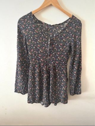 Mono Bershka floral manga larga