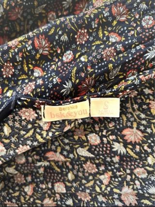 Mono Bershka floral manga larga