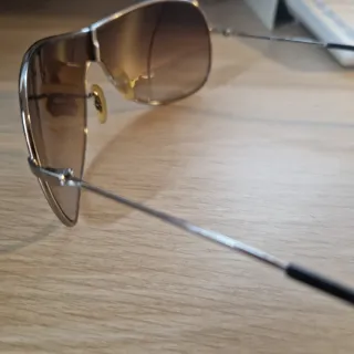 Gafas de sol Ray-Ban marrones y plateadas