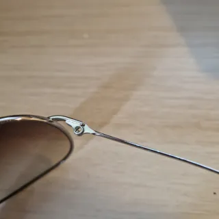 Gafas de sol Ray-Ban marrones y plateadas