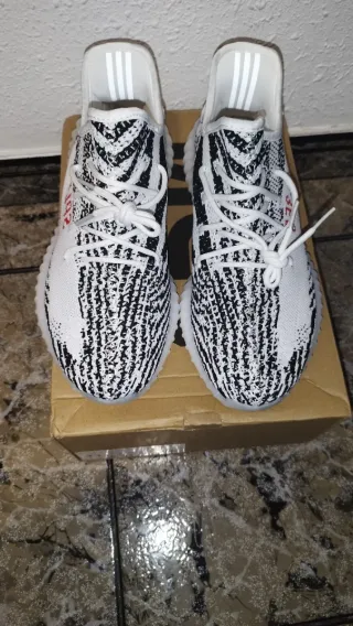 Yeezy Boost 350 V2 Zebra Talla 43