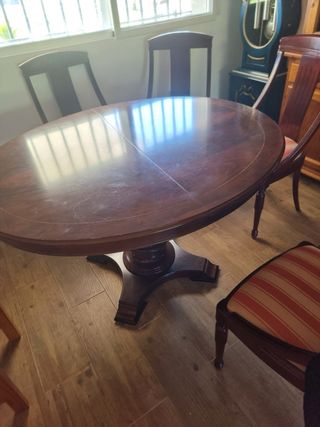 Conjunto mesa redonda y sillas