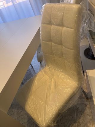 Mesa y 4 Sillas Comedor