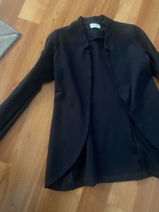 Chaqueta licra negra sin botones