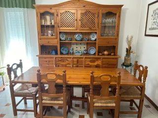 Conjunto de alacena - aparador,  mesa y 6 sillas