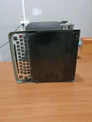 Macchina da scrivere Olivetti Lettera 32