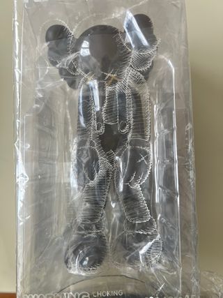 Kaws Small Lies Figura Negra