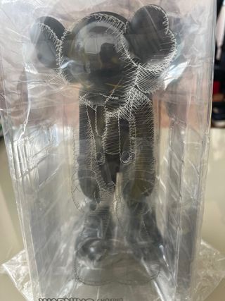 Kaws Small Lies Figura Negra