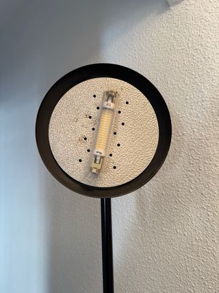 Lámpara de pie negra