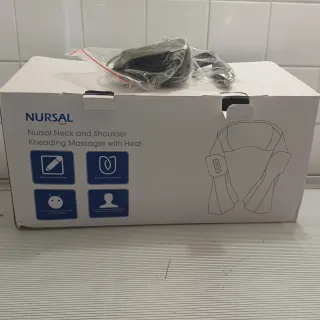 Massaggiatore per collo in similpelle nero