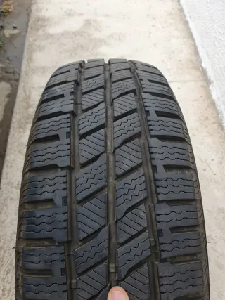 4 Neumáticos Invierno Furgoneta 215/70R15C