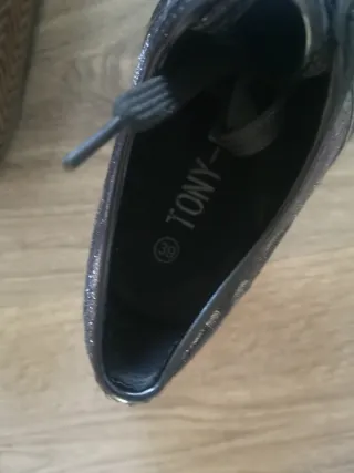 Zapatillas negras multicolor brillante