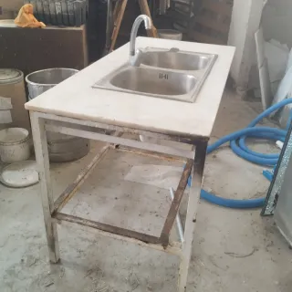 Mesa con Encimera de MÁRMOL y doble Fregadero