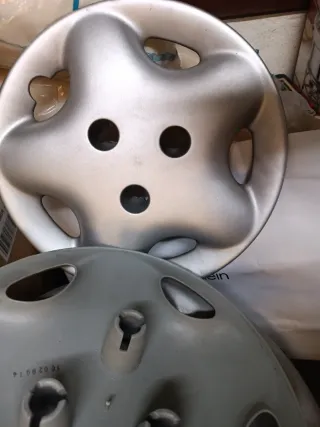 Tapacubos de 14 tres tornillos