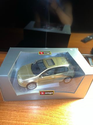 Volkswagen Golf MK V 1/18 Bburago