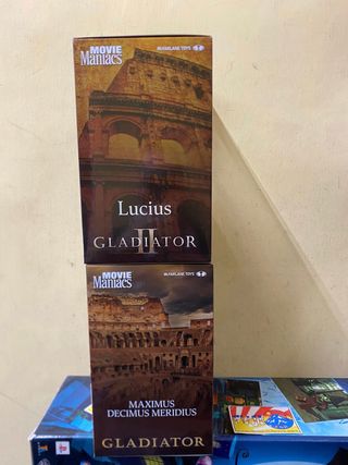 Coppia Statue Gladiator Lucius Maximus Movie Mania