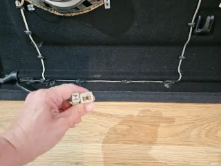 Bandeja maletero Seat León MK1 con altavoces JVC