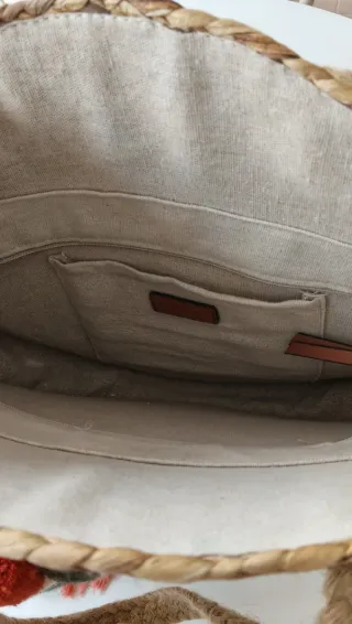 Bolso de rafia redondo con pompón y flecos