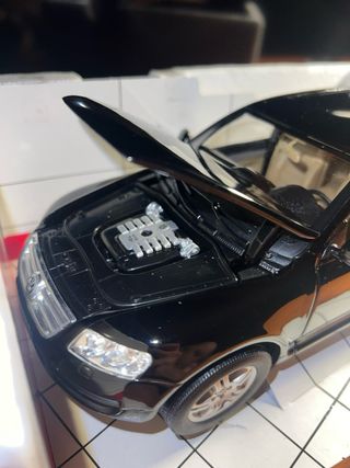 Volkswagen Touareg 1/18 Bburago