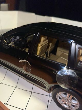 Volkswagen Touareg 1/18 Bburago