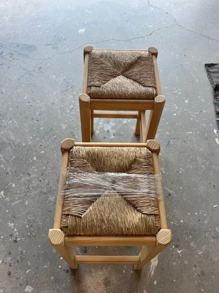 Pareja de taburetes de madera