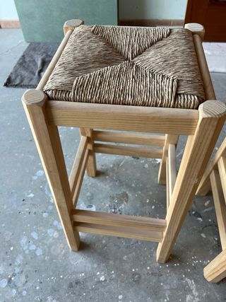 Pareja de taburetes de madera