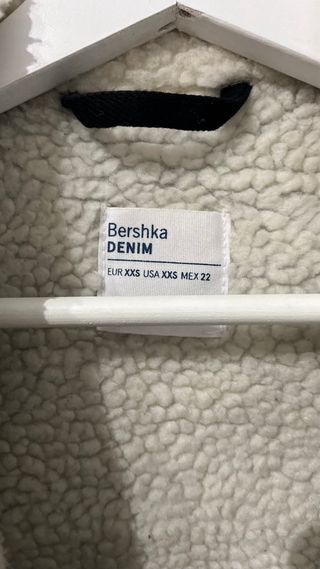 Abrigo negro Bershka borreguito