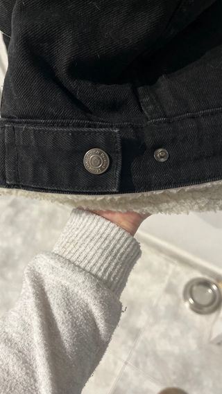 Abrigo negro Bershka borreguito
