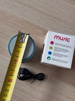Mini altavoz con batería y leds