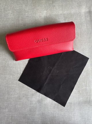 Funda gafas Guess roja original + gamuza