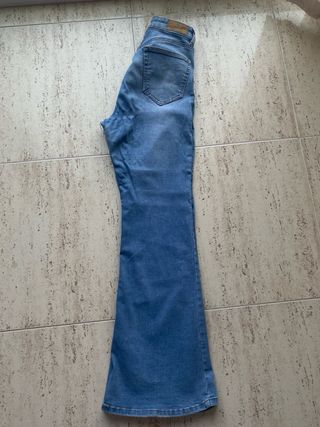 Pantalón vaquero Pull&Bear acampanado azul