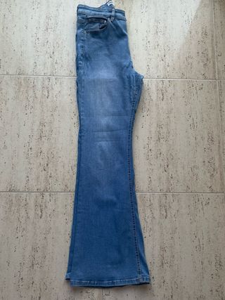 Pantalón vaquero Pull&Bear acampanado azul