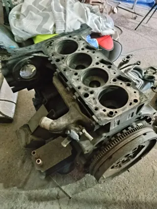 Bloque motor Ford Transit y varias piezas