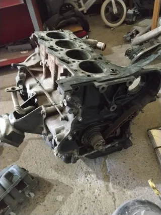 Bloque motor Ford Transit y varias piezas
