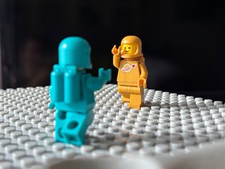 Lego Astronauta Space Classic Turquesa y Dorado