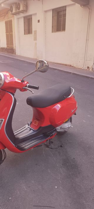 Moto Vespa IXP 49cc Roja Automática