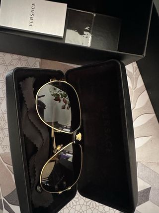 Occhiali da sole Versace dorati e neri