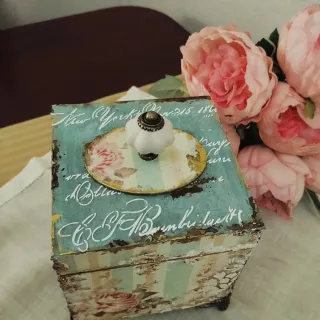 Caja cubo decorada flores vintage